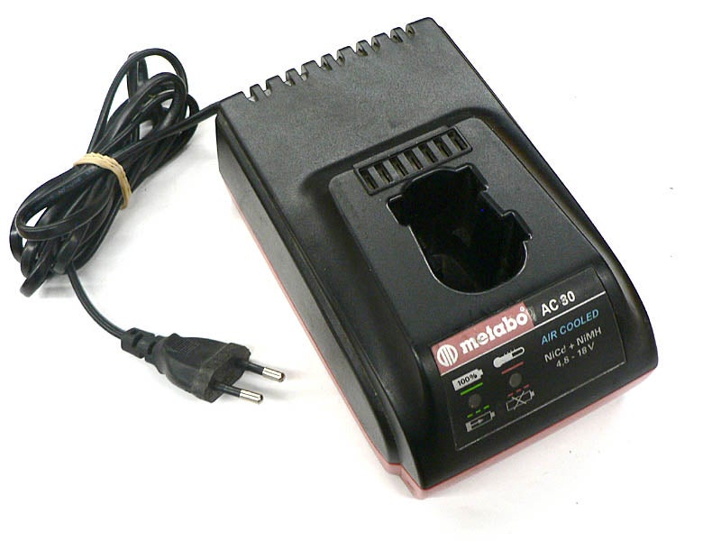 K&Auml;YTETTY Metabo AC 30 -laturi