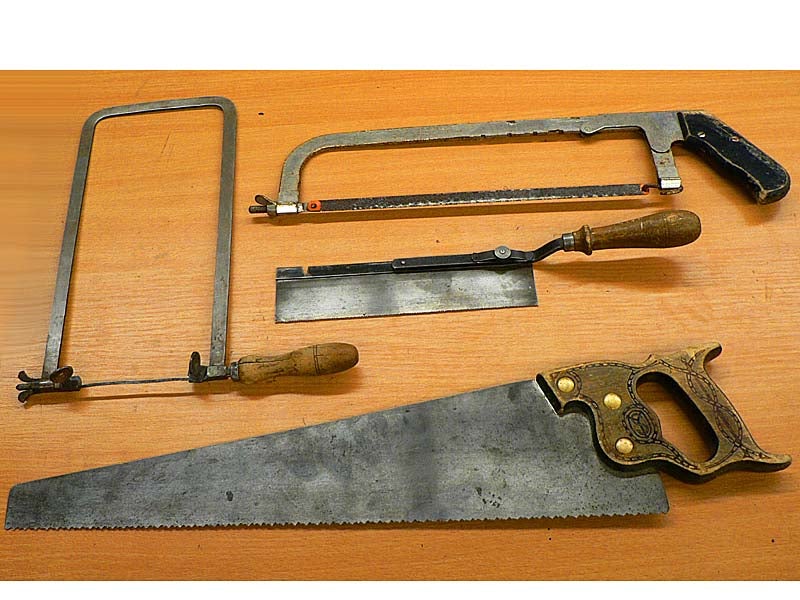 K&Auml;YTETYT vanhat k&auml;sisahat puukahvoilla (4kpl)